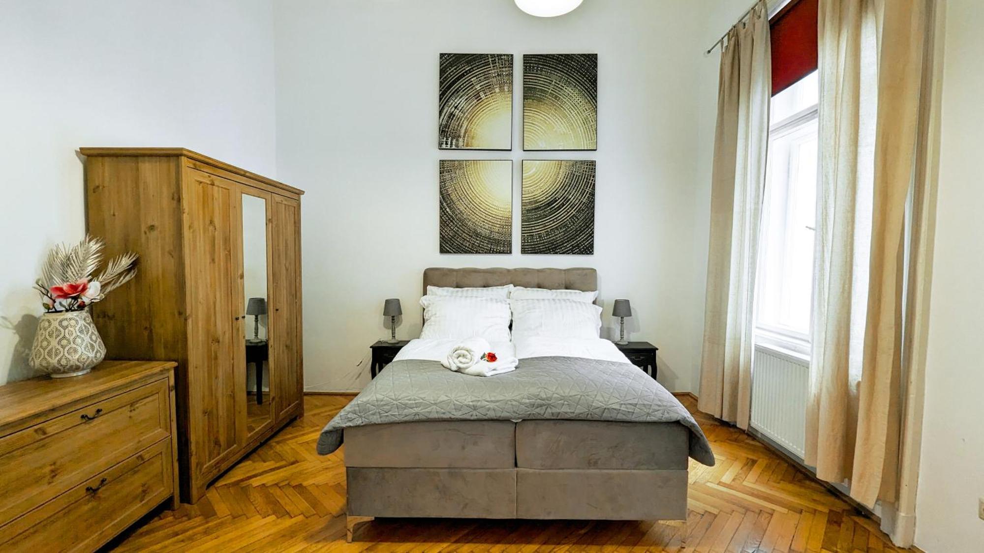 Heart Of The City, Entire Very Big Appartamento Budapest