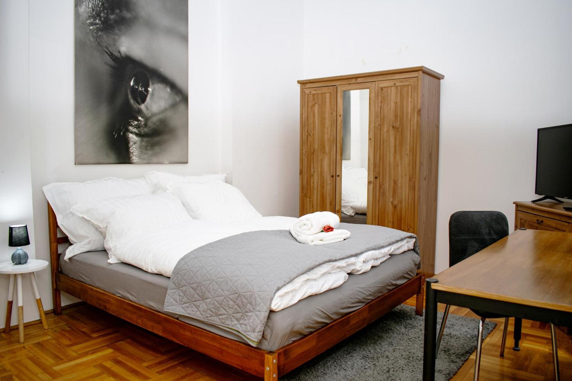Heart Of The City, Entire Very Big Apartman